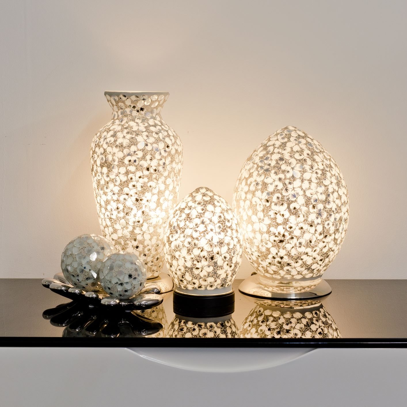 White Flower Medium Mosaic Glass Egg Lamp