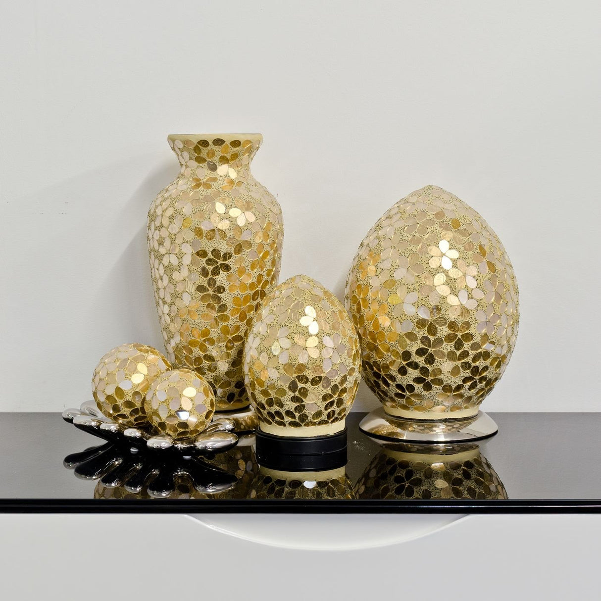Gold Flower Medium Mosaic Glass Egg Lamp