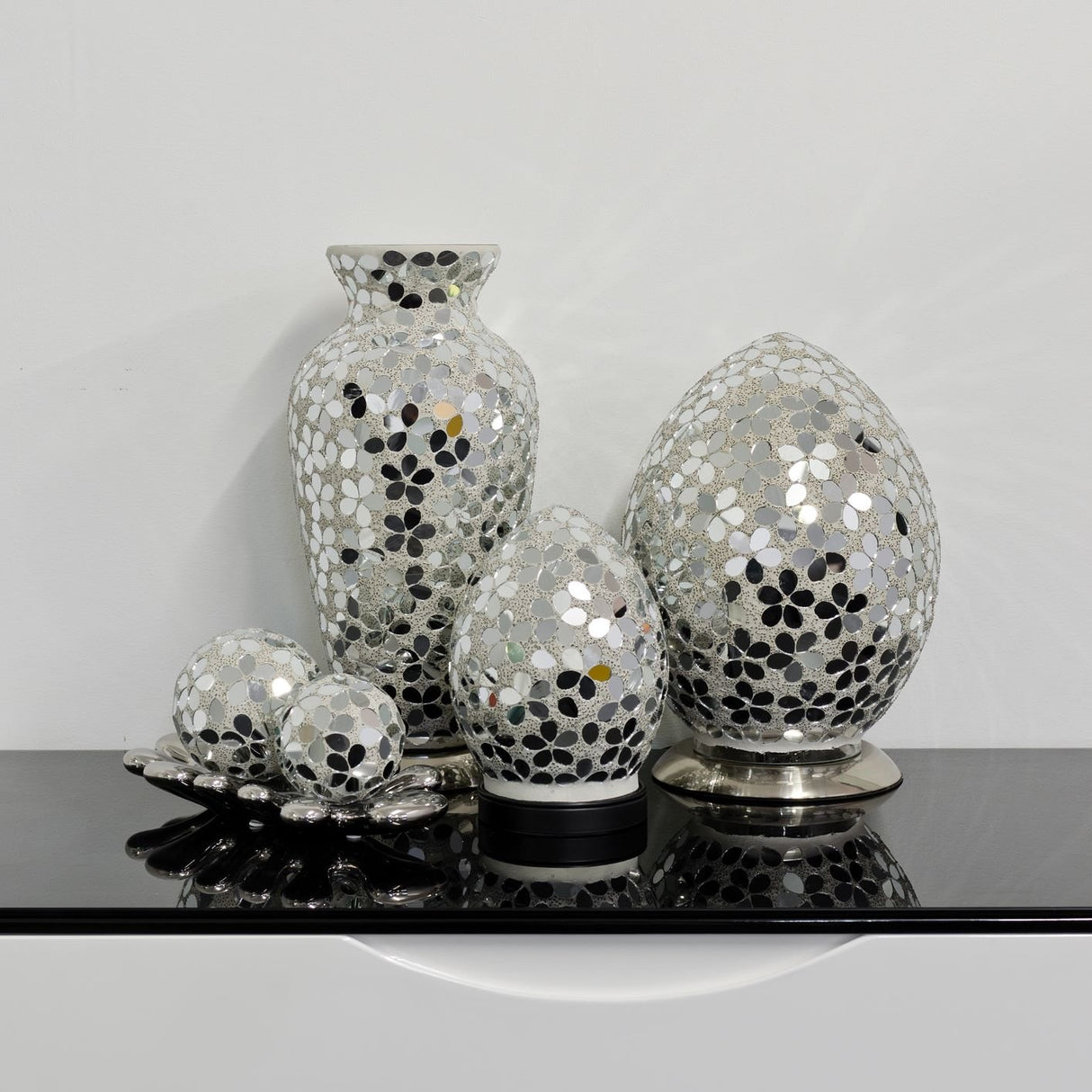 Mirrored Flower Medium Mosaic Glass Vase Lamp