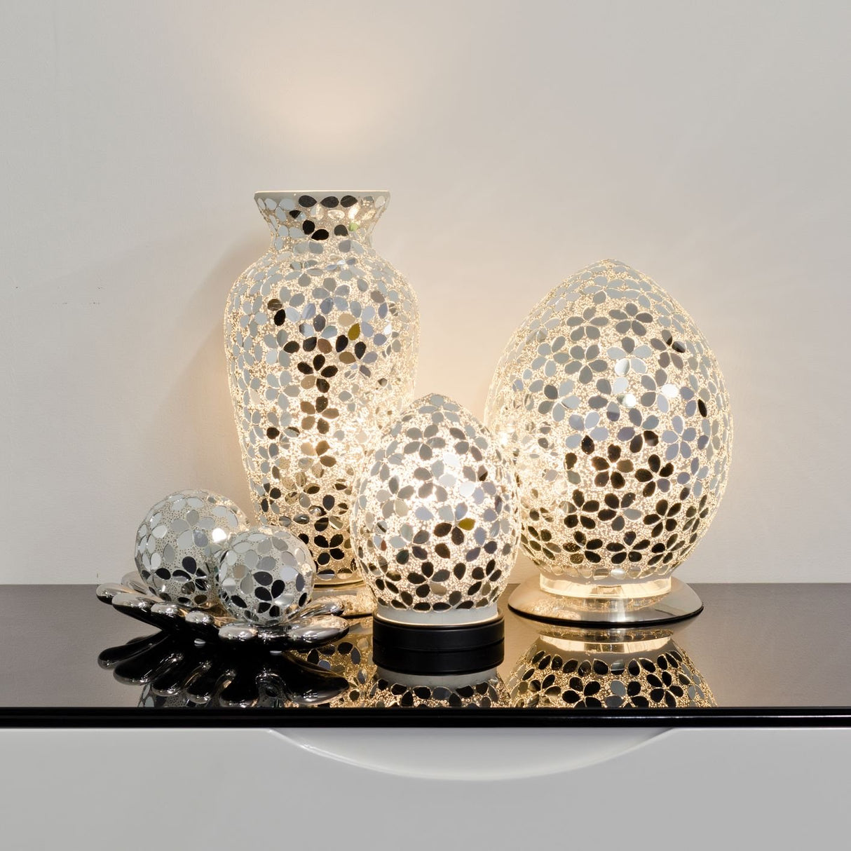 Mirrored Flower Medium Mosaic Glass Vase Lamp