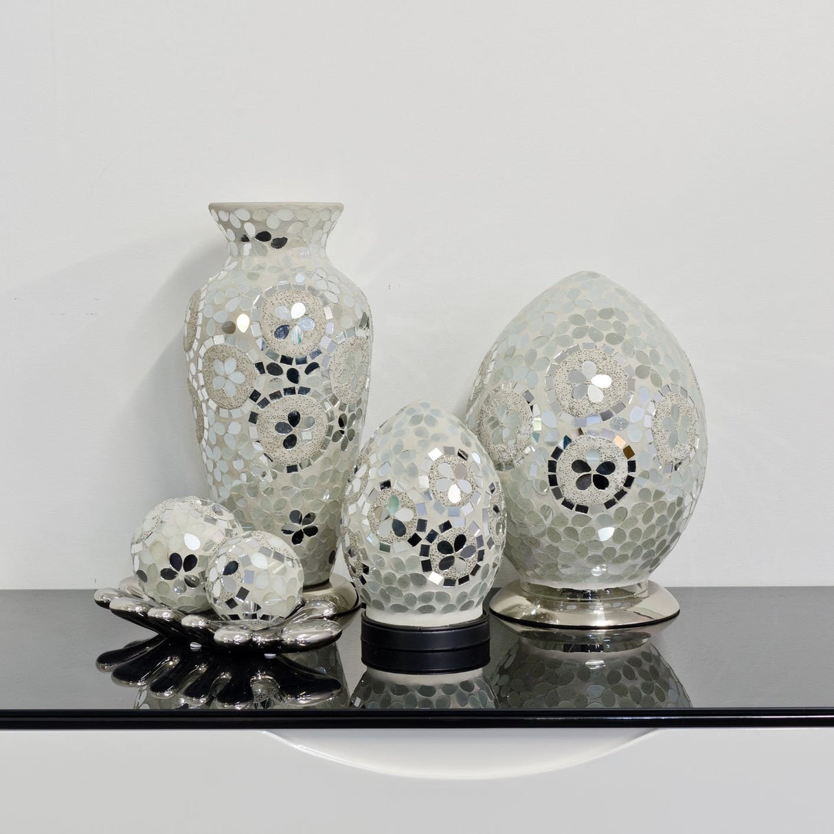 Art Deco Mirrored Flower Medium Mosaic Glass Egg Lamp